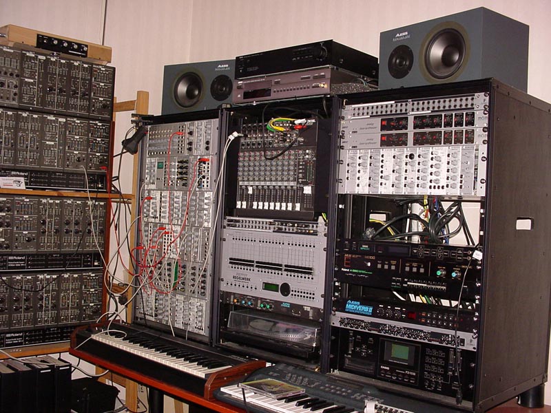 studiosynet1.jpg (137458 bytes)