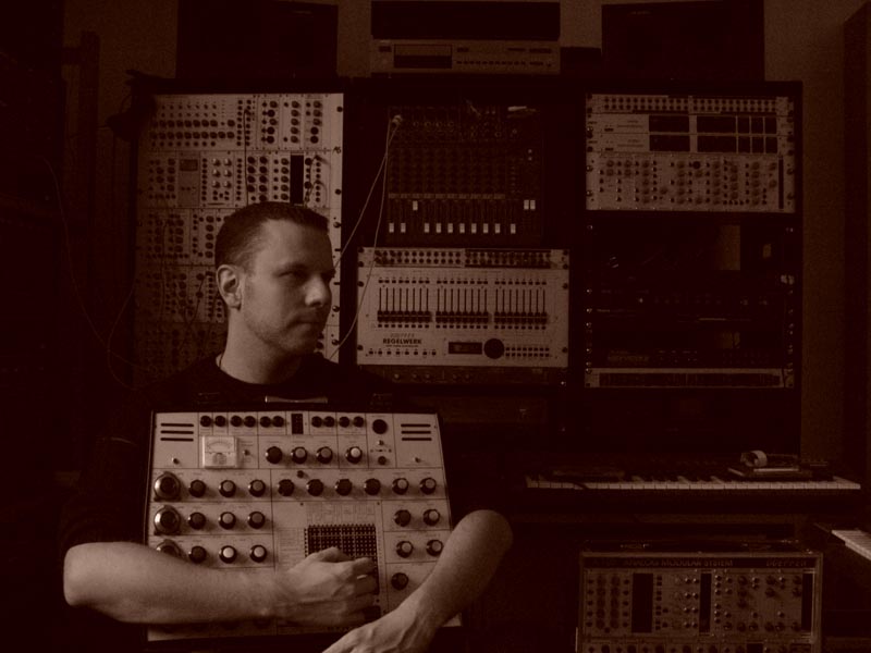 studiosynet2.jpg (55845 bytes)