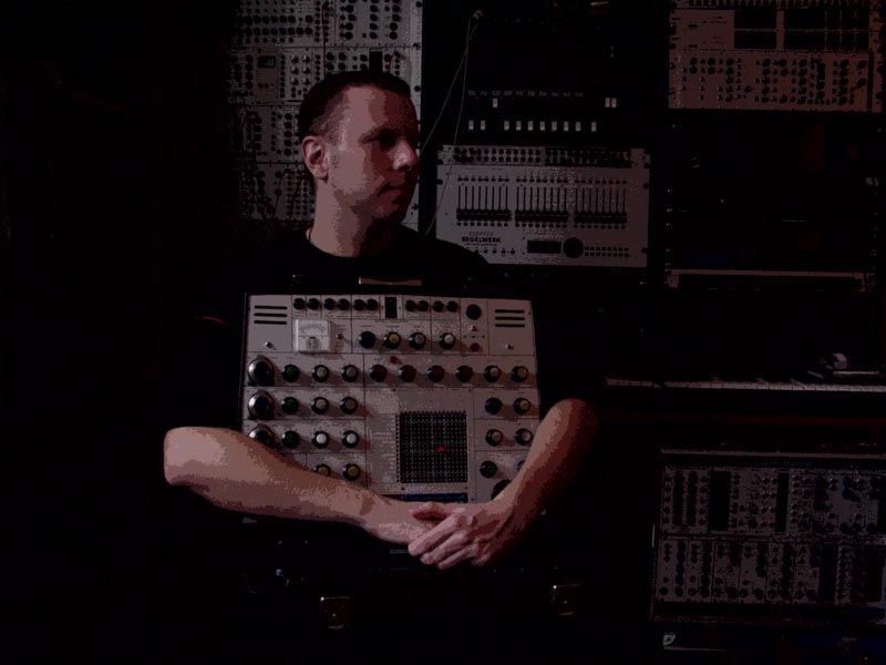 studiosynet3.jpg (50605 bytes)